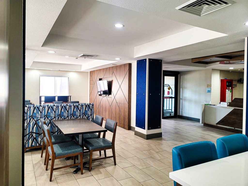 HOLIDAY INN EXPRESS AND SUITES by IHG