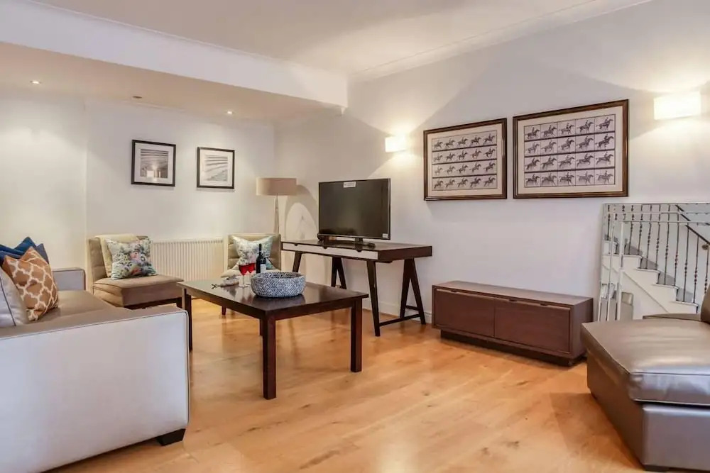 Bright and Cosy 3BR Mews House