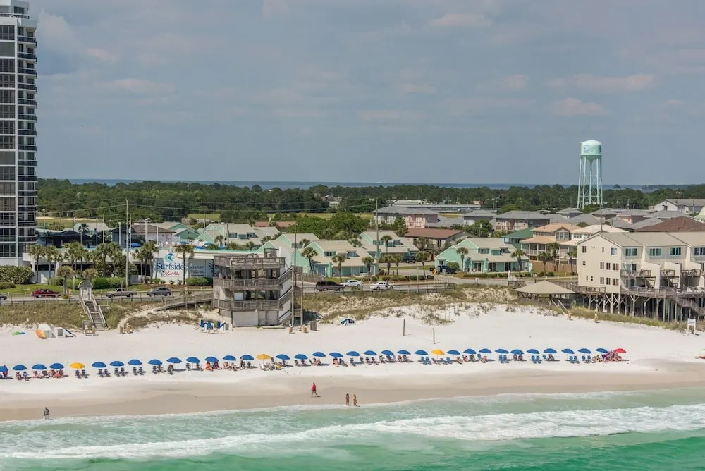 Modern Beachside Gem W/ 2 On-site Pools & Hot Tub 1 Bedroom Condo