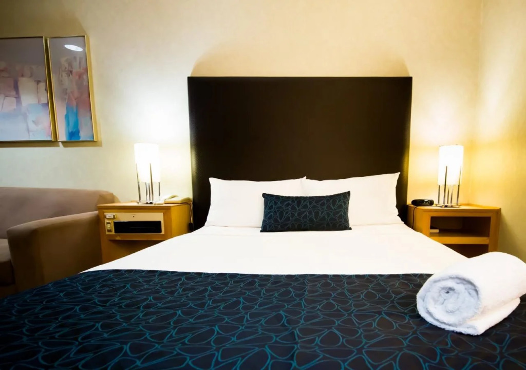Sandown Regency Hotel & Apartments