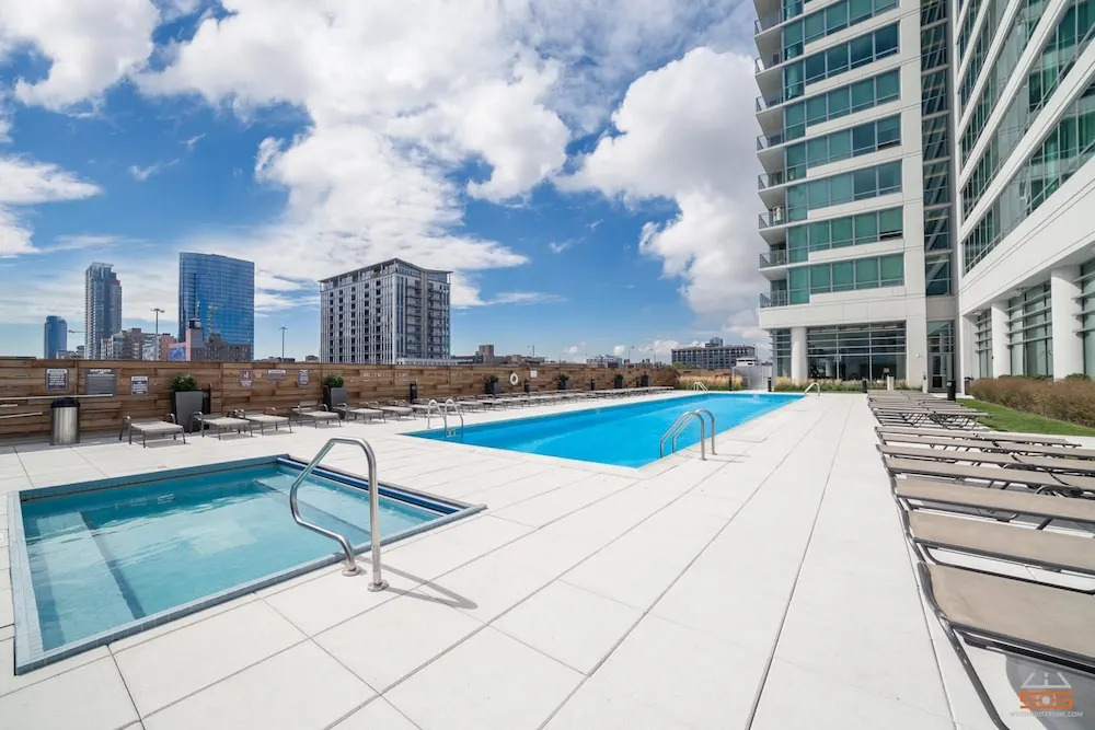 Brand-new 3BR City Views Prime West Loop Spot