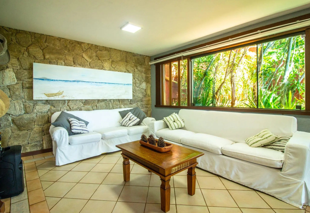 Casa Completa, Cinco Quartos, Piscina e Churrasqueira em Geribá, Búzios/RJ Por Luxury Rentals