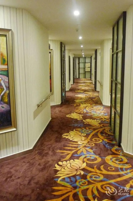 CN Holiday Hotel