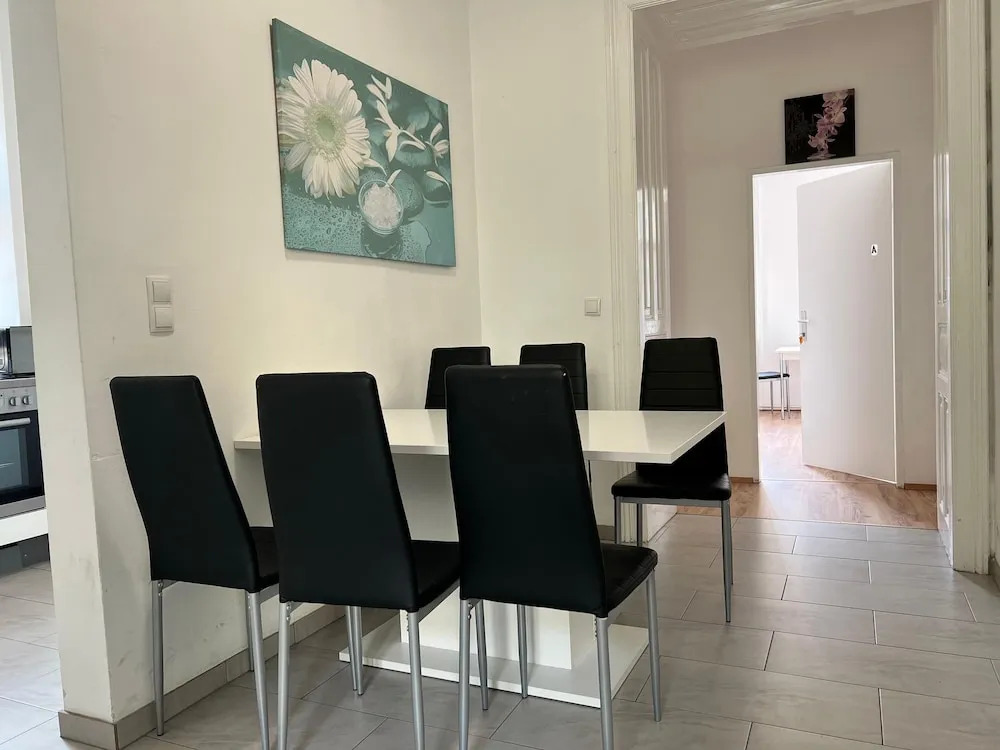 Welcoming 4BR shared Apt.-best location