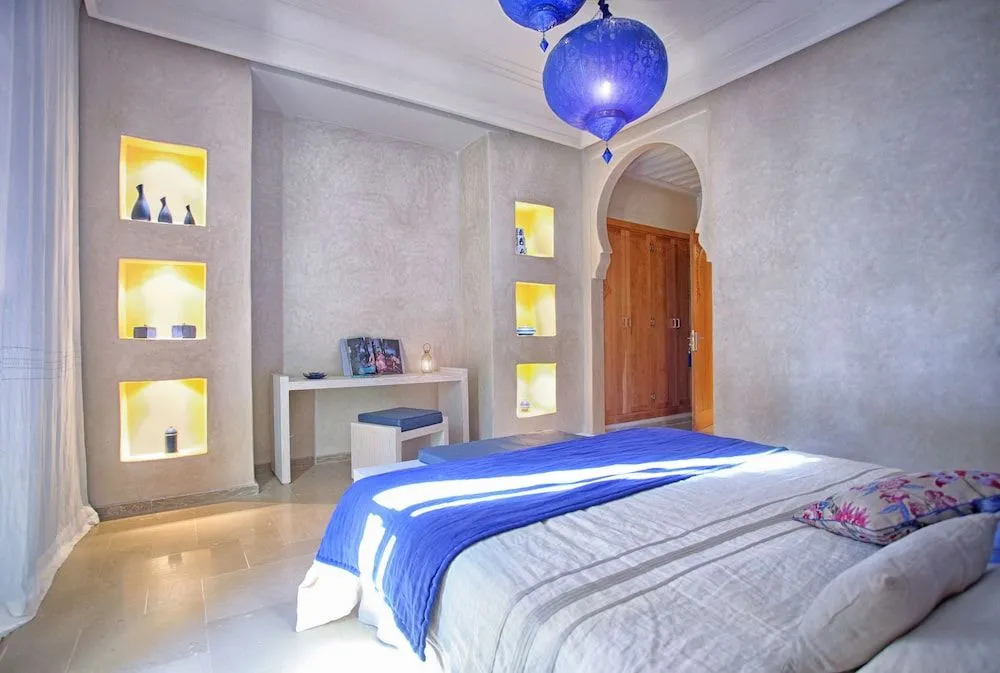 Lankah - Authentic villa with private heated pool close to city center
