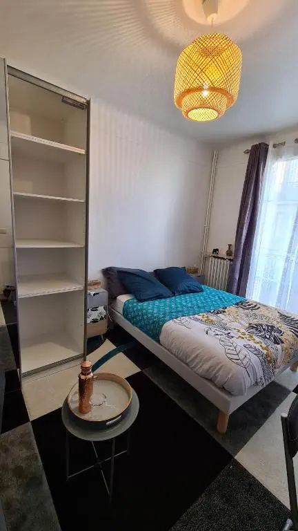 Grande chambre privative à 20 minutes de Paris
