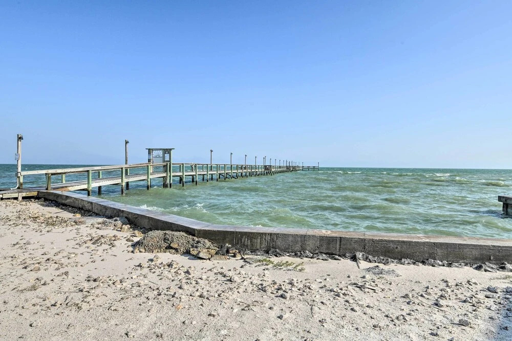 Beachy Rockport Condo w/ Pool & Fishing Pier!