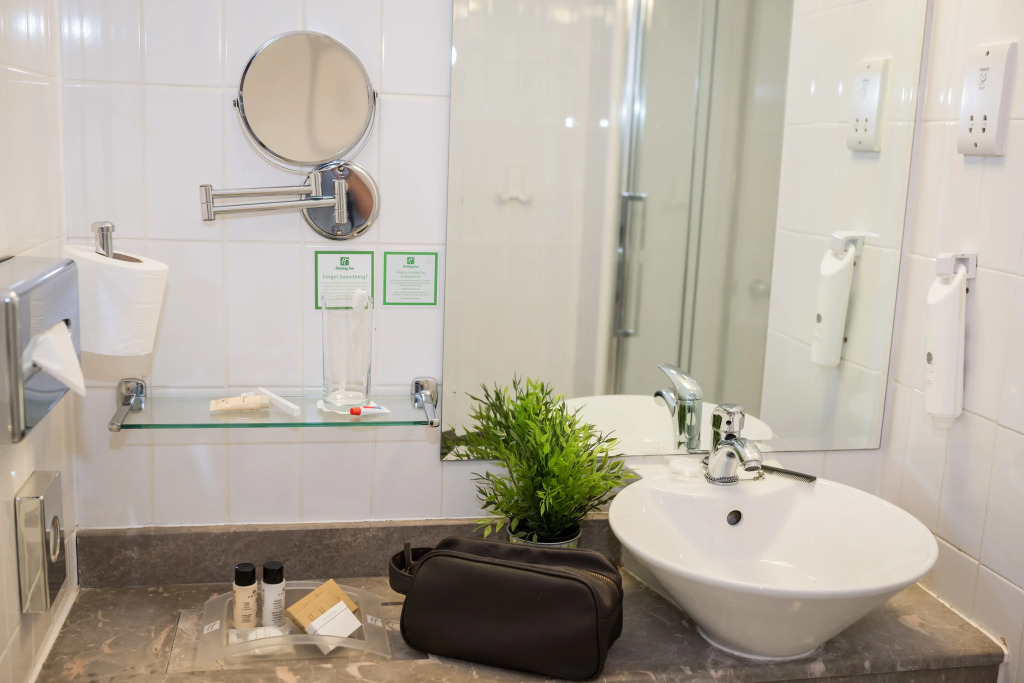 Holiday Inn Manchester West by IHG