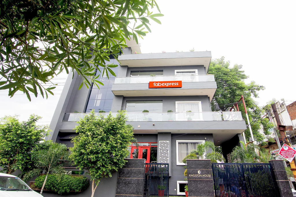 Fabhotel Kingston House