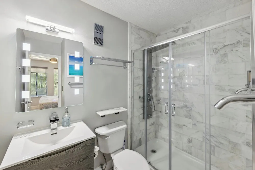 Seaside Bliss Retreat Coastal Condo for 6
