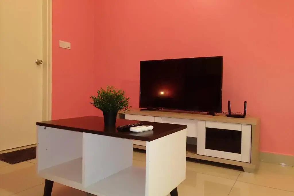 Amazing Lake view studio unit, Hyve,Cyberjaya, Free WiFi, Free Parking, Netflix, Pool