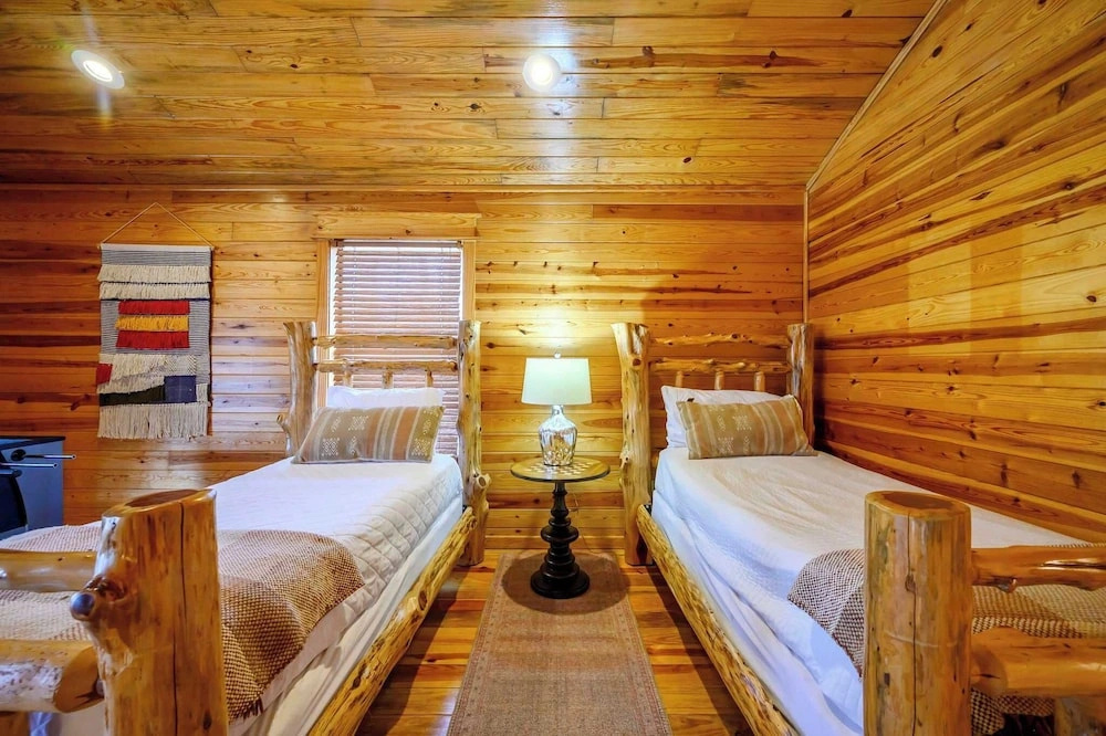 Kodiak Bear-hot Tub-playground-location