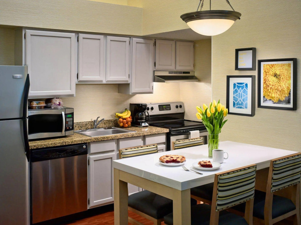 Sonesta Simply Suites Cleveland Westlake