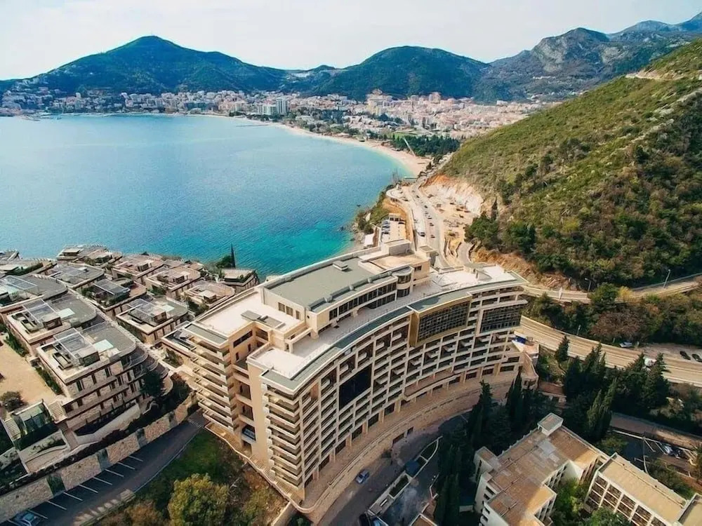 Luxury Harmonia Apartments