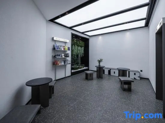 Yining Autonomous Prefecture Museum Cultural Road Light Living Hotel