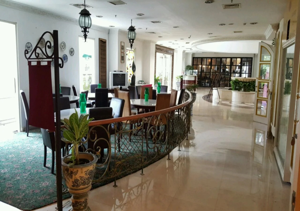 Oktroi Plaza