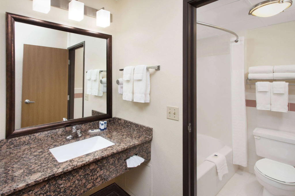 AmericInn by Wyndham Grundy Center