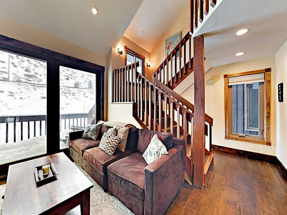 Roomy 3112 - 3 Br Townhouse