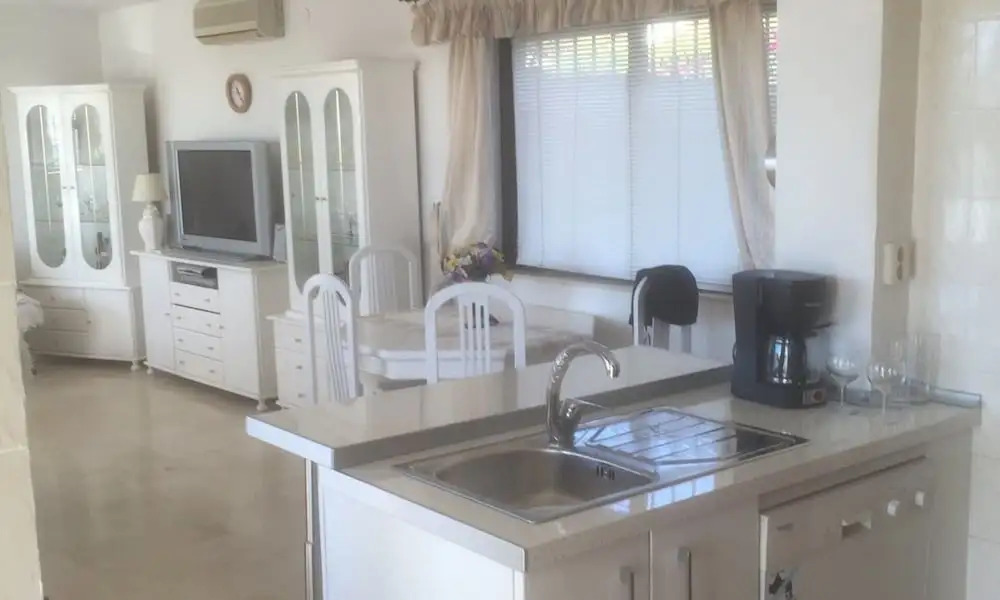 Beautiful 4-Bed det villa private pool sea views