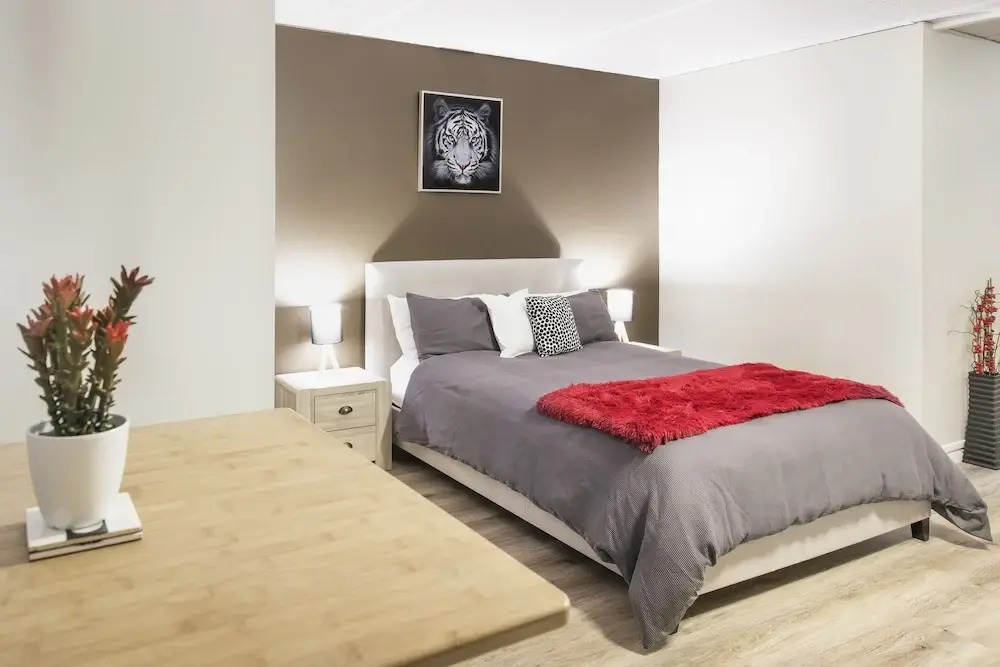 Studio 412 - ocean and sunset views on a budget