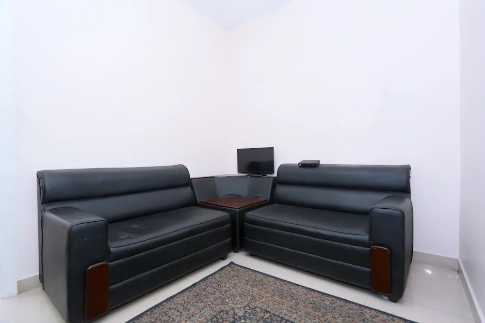 OYO 23736 Royale Suites And Apartments