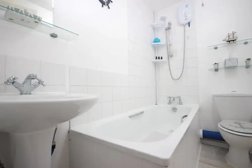 HU1 Marina Hub (sleeps 4)