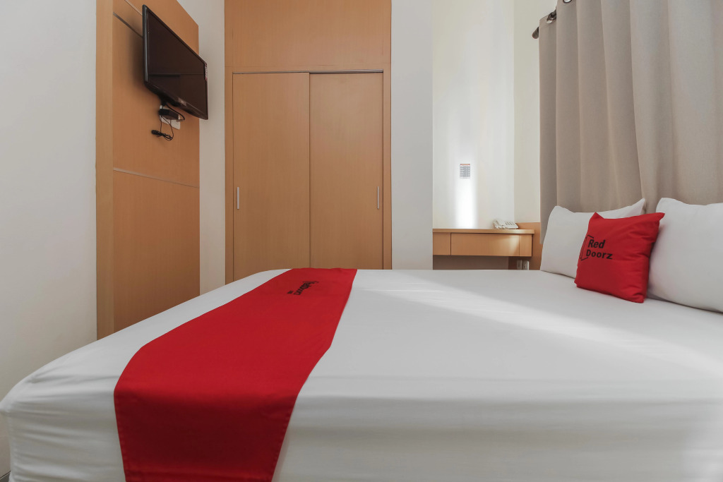 RedDoorz Plus near Galaxy Bekasi