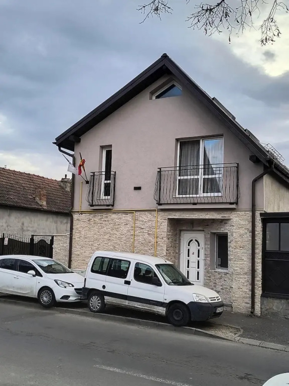 Casa Mais Brașov Guesthouse with Free Parking