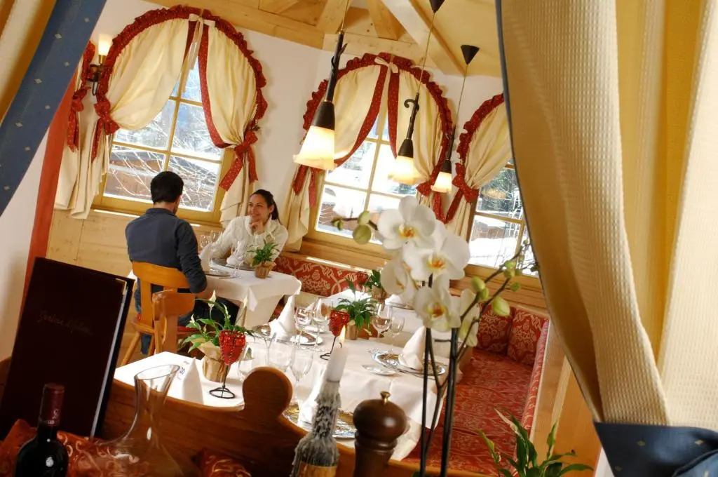 Nivis Hotel