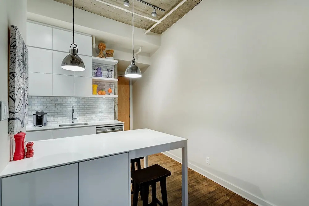 Unity Condo by Hometrotting