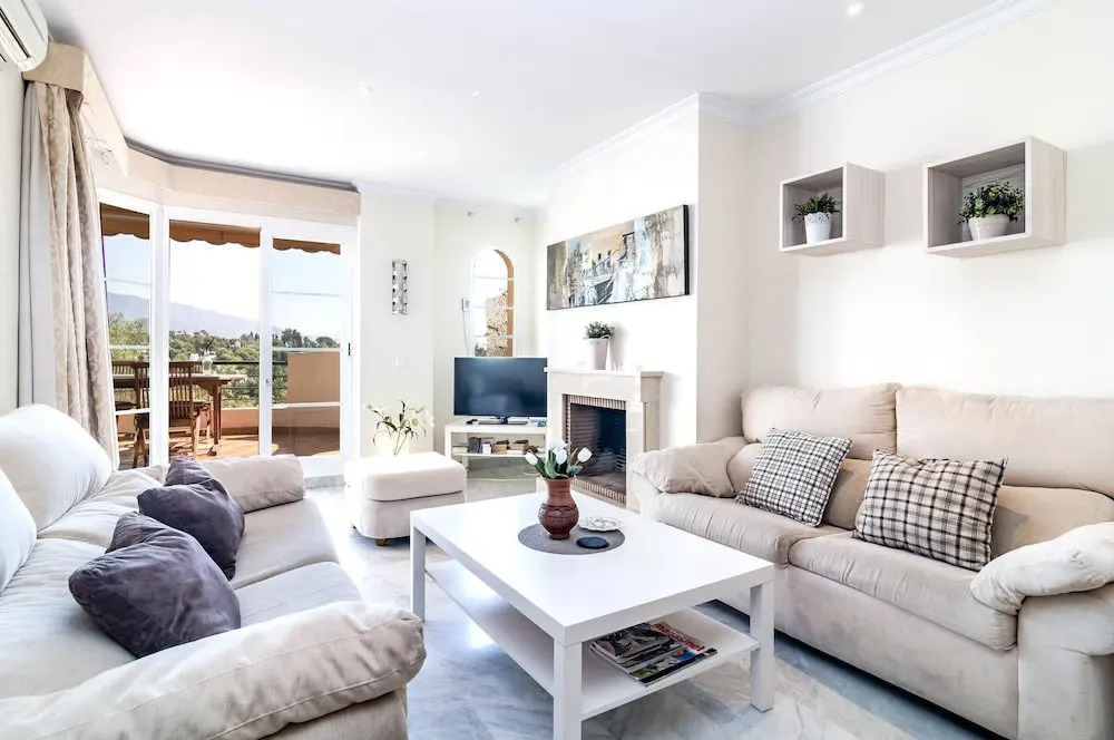 SAT - Contemporary Apartment in Puerto Banus