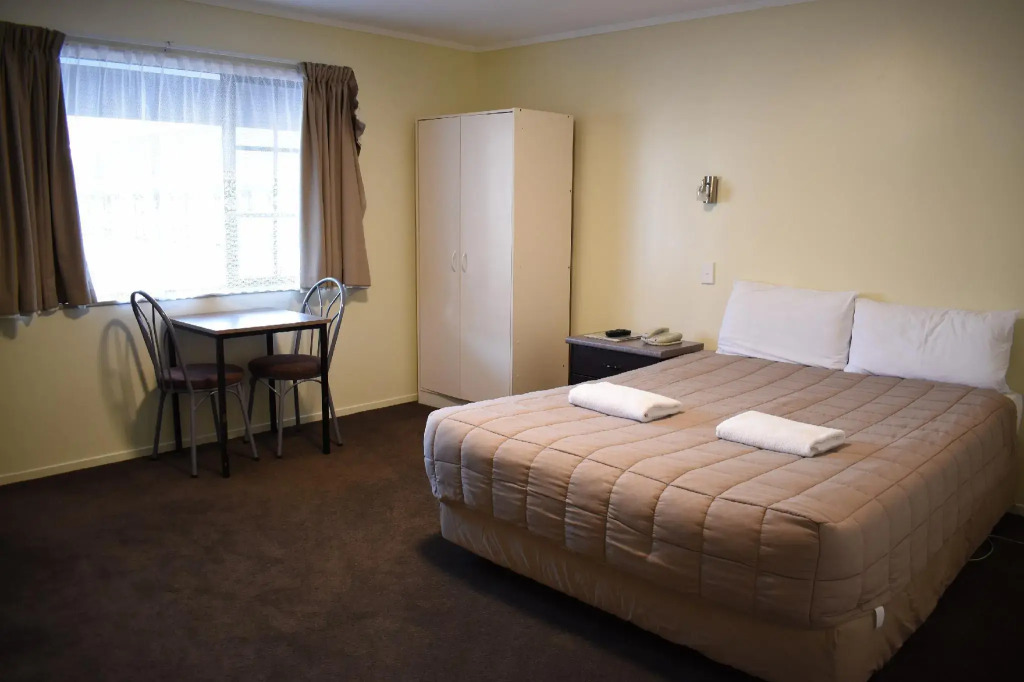 Devonwood Motel