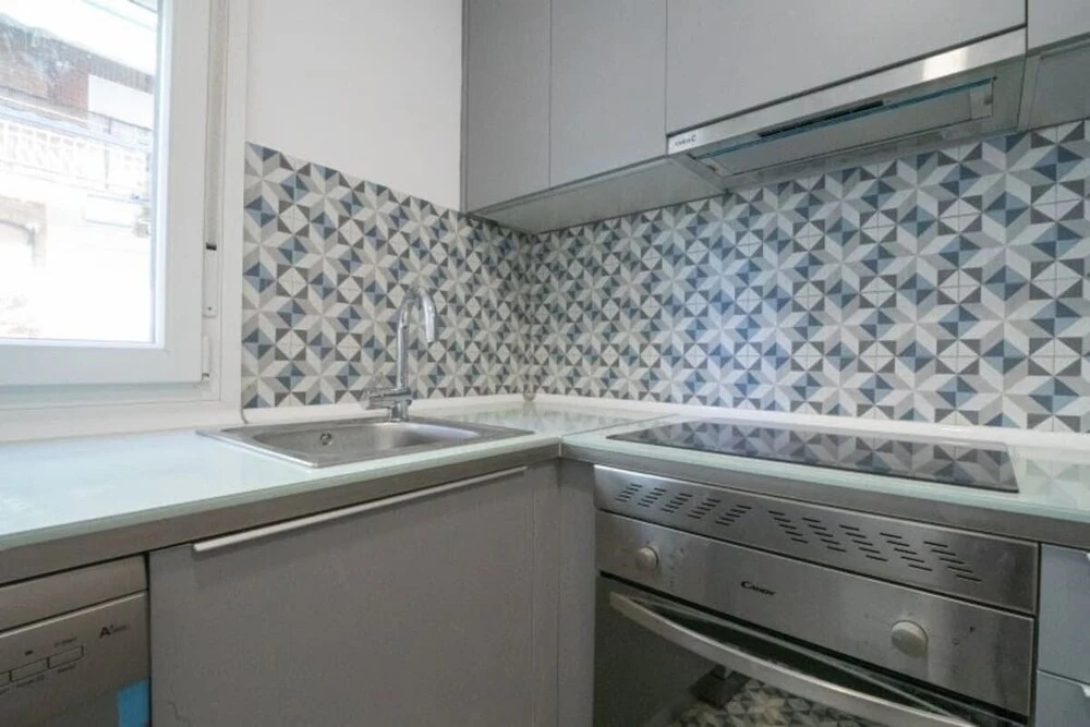 Spacious Double Room in an Apartment With a Private Balcony, in Madrid