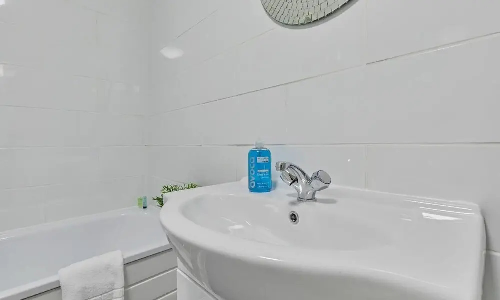 Seabright Townhouse- Super Stylish House- Parking for one Car- Sleeps up to 12