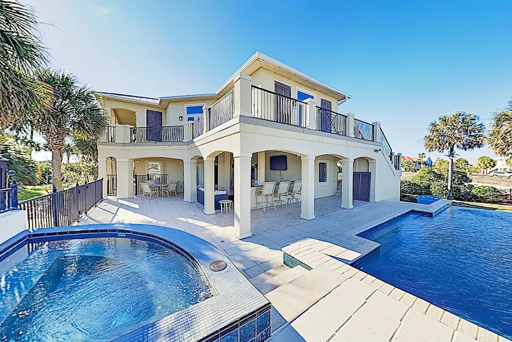 New Listing! Canal W/ Pool, Hot Tub & Dock 3 Bedroom Home