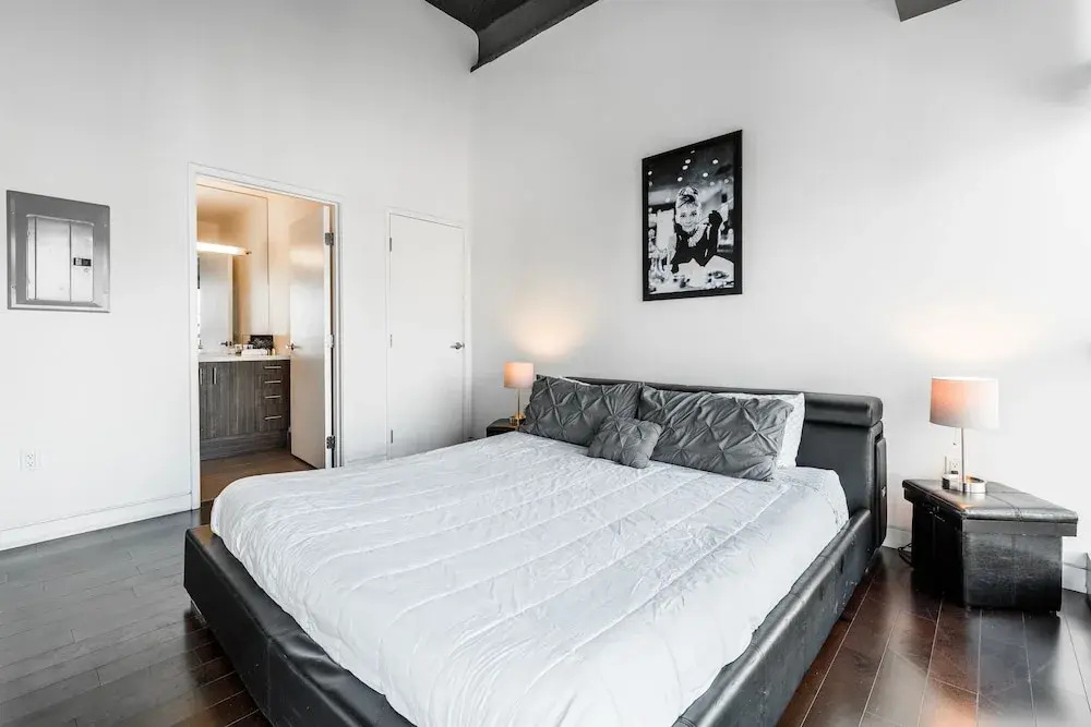 1br Furnished Apartment In Hollywood - Walk Of Fame 1 Bedroom Apts by RedAwning