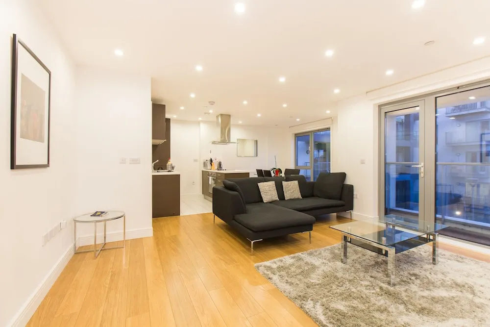 Two Bedroom Apartment Aldgate