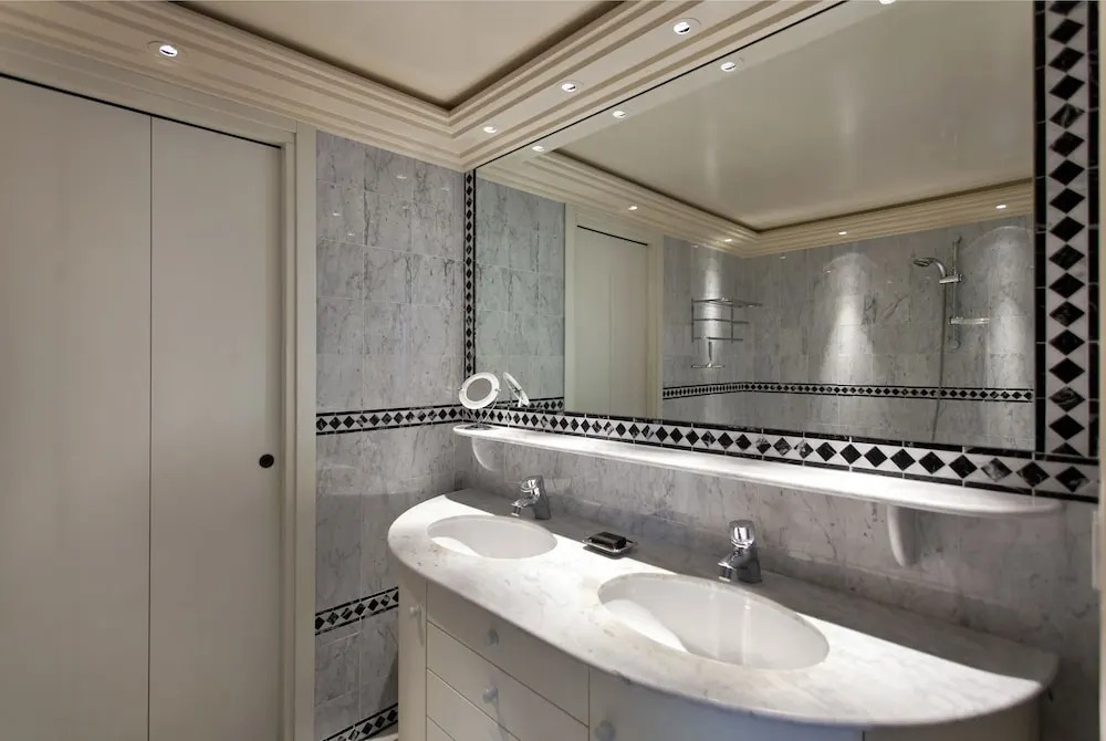 Amazing apartment in luxury residence
