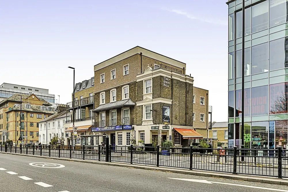 Chic Chiswick Apartment