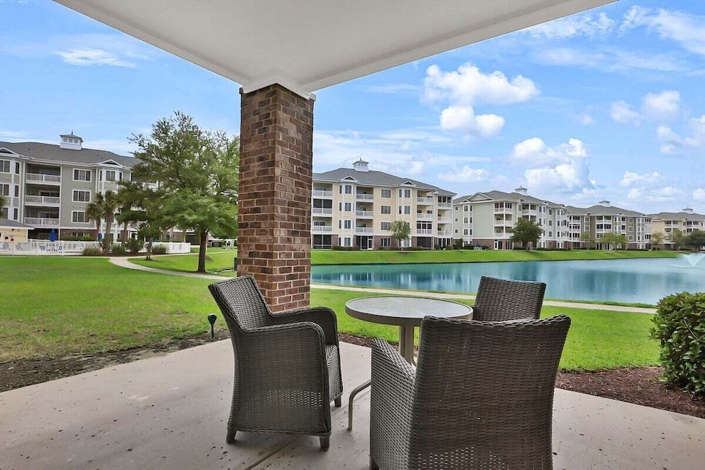 Magnolia Pointe Luster Leaf 4825-102