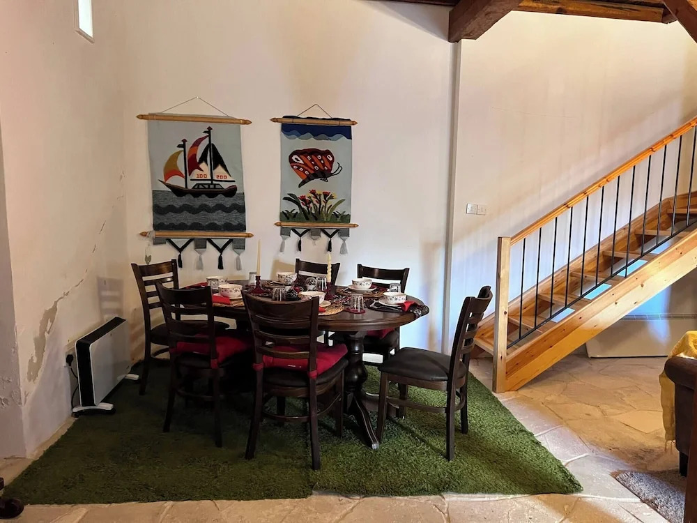 Charming 3-bedroom Cottage in Heart of Vasa Koilaniou
