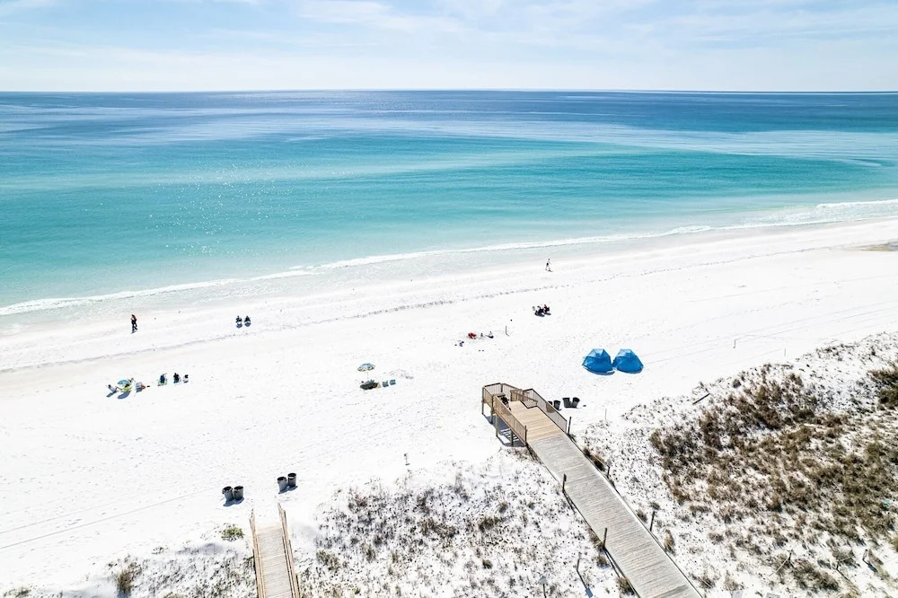 SPC 9136 - Ground Floor 2 BR short walk to beach right by pool by RedAwning