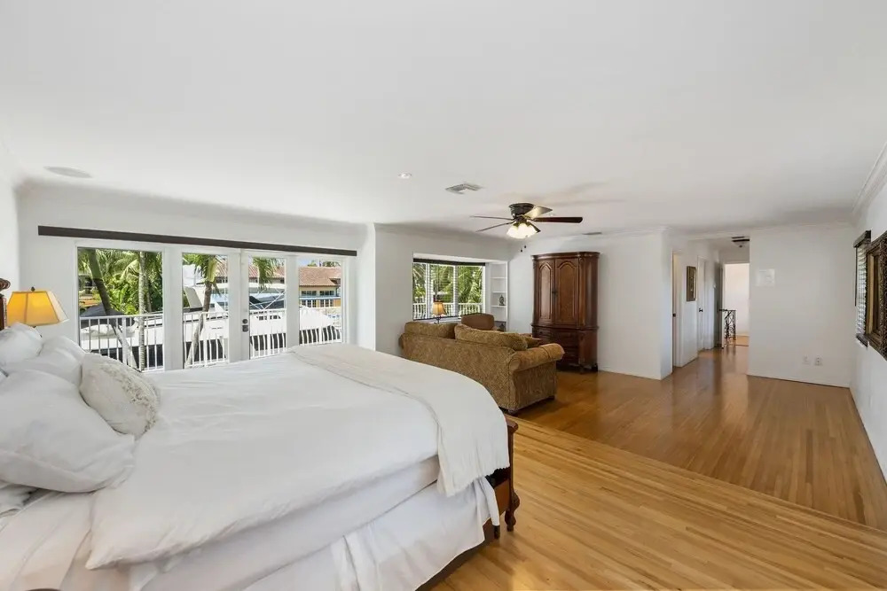 Multi-million Dollar Waterfront Villa 4 Bedroom Villa by RedAwning