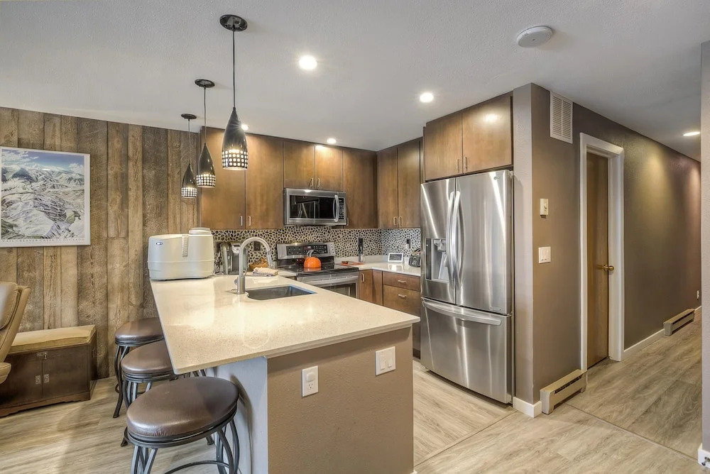 Condo - Walk to Gondola, Sleeps 7