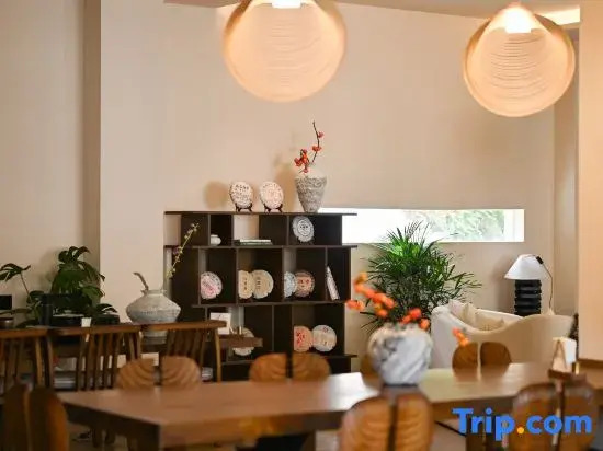 Shiwai Qilan Homestay (Kangding Love Song Square Liuliu City)