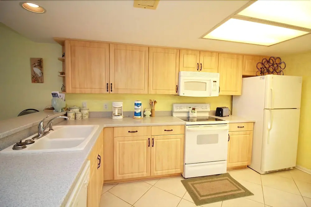 Windrift 410w 2 Bedroom Condo by RedAwning