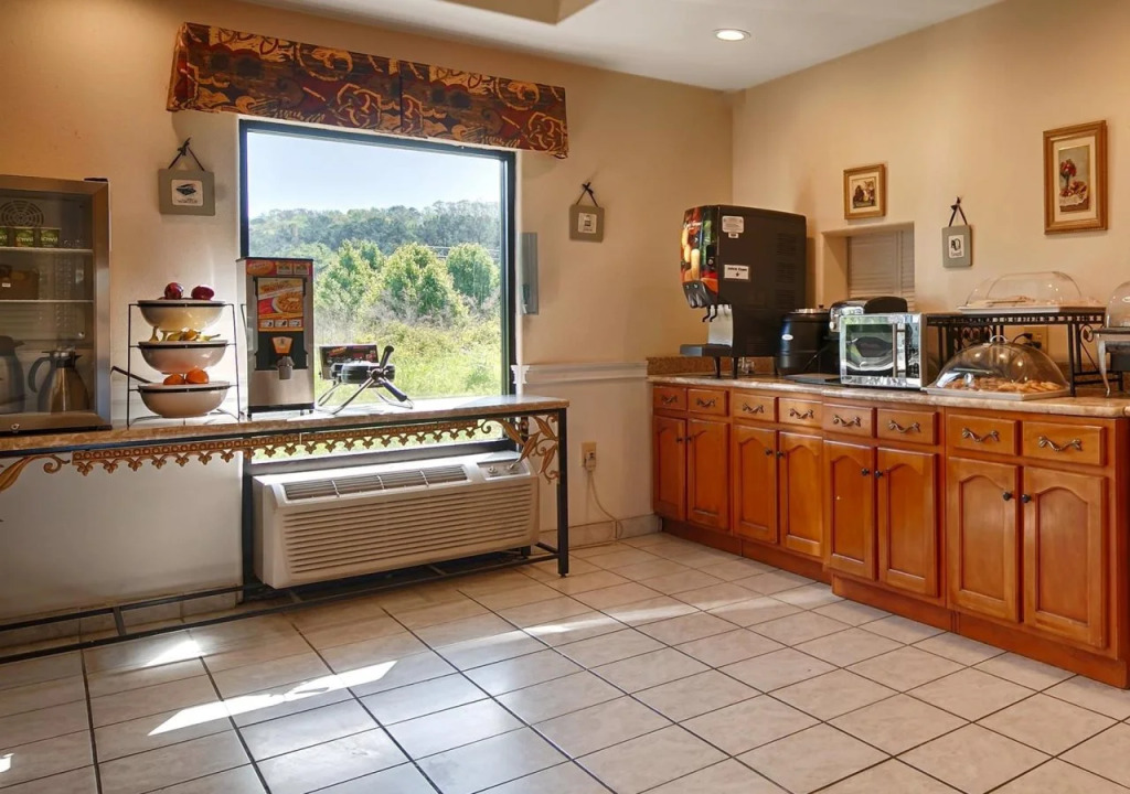 Best Western Plus Bass Hotel & Suites
