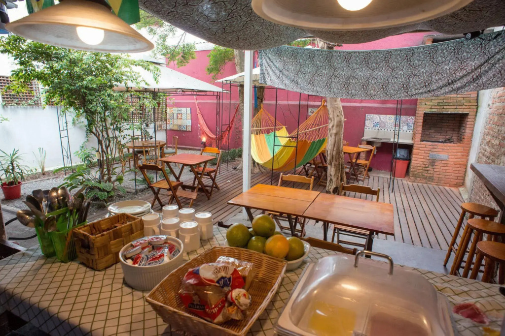 Garoa Hostel Party Bar