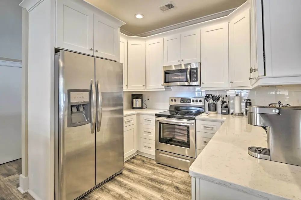 Charming Pawleys Island Home ~ 4 Mi to Beach!