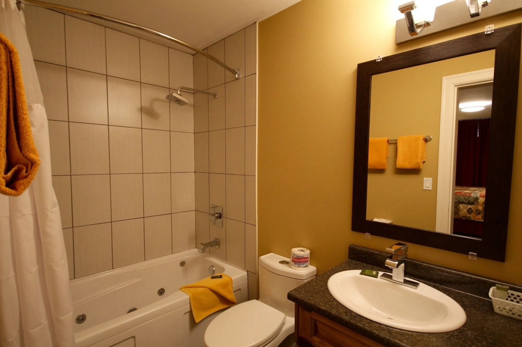 Sahara Courtyard Inn & Suites Osoyoos